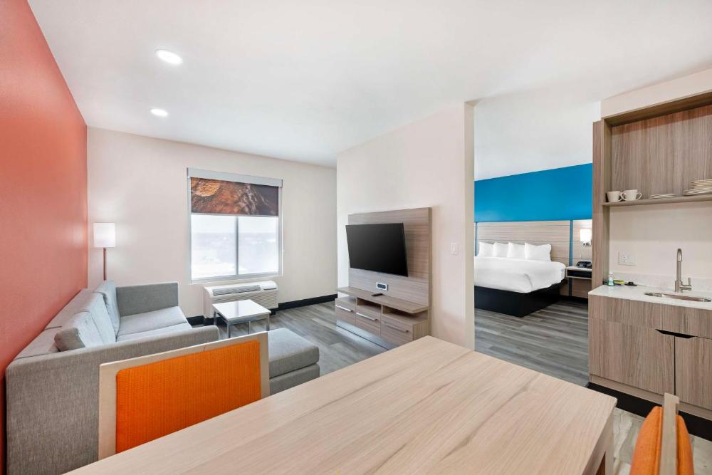 King Suite with Sofa Bed - Non-Smoking interior